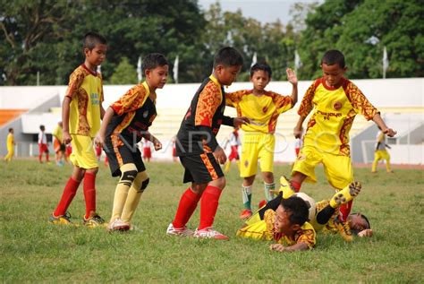Menggali Bakat di Lapangan Hijau Cilacap: SSB PSDL High School